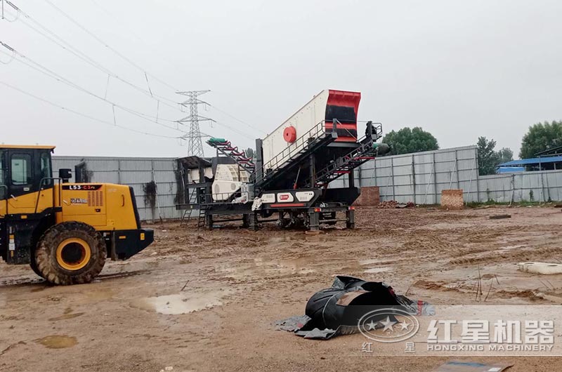 河北建廠(chǎng)用紅星移動(dòng)式錘破制砂機(jī)